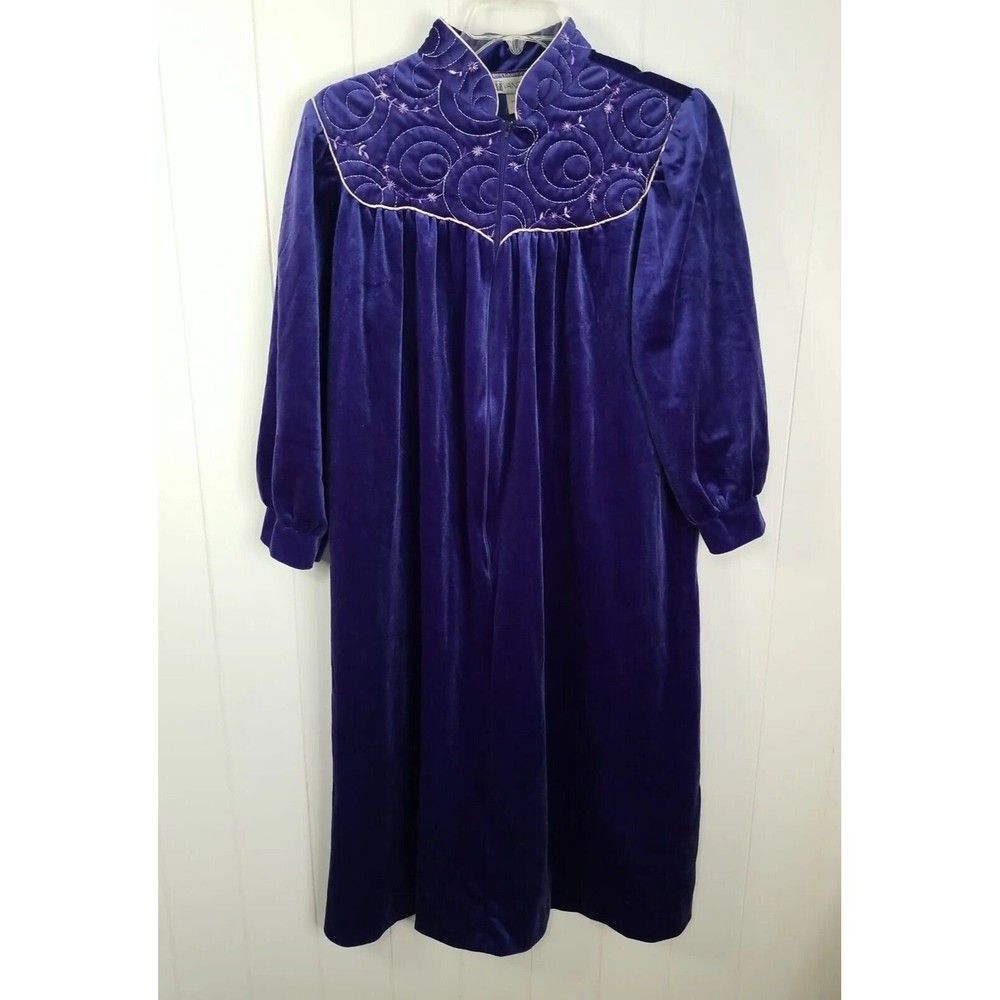 Vintage Vandemere Robe Medium Embroidered Velour Floral Grannycore Housecoat
